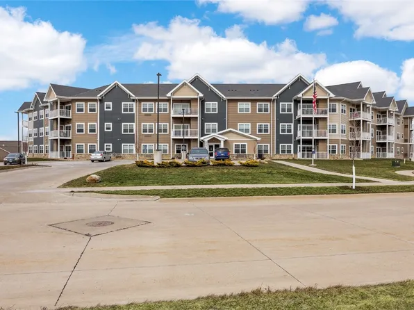 3550 Stone Creek Cir SW #306, Cedar Rapids, IA 52404