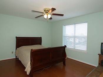5th image of 200 6th St Unit 1