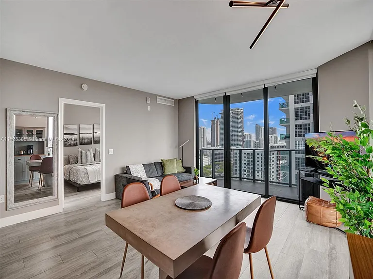 121 NE 34th St #1801 — Photo 34