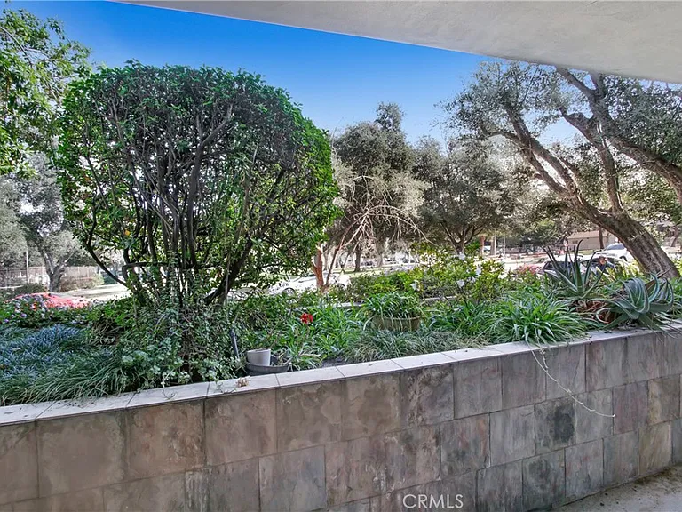 4949 Genesta Ave #104 — Photo 29