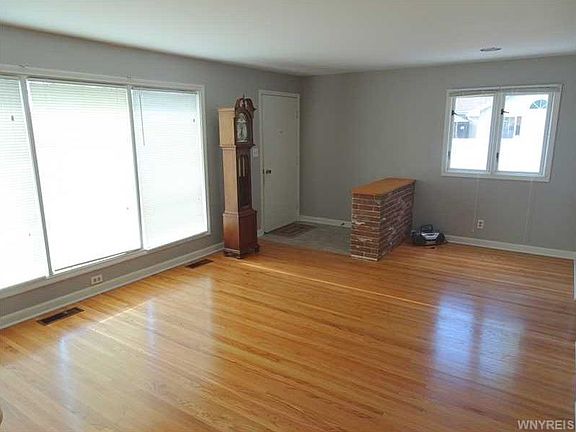 3rd image of 2223 Parker Blvd