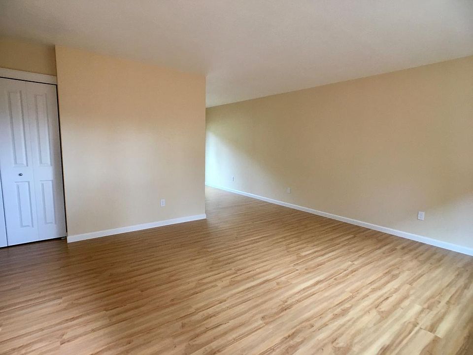 Toward dining area/kitchen
