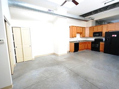 3rd image of 1916 Lucas Ave APT 226