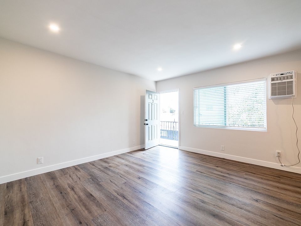 1st image of 4848 St Charles Pl APT 7