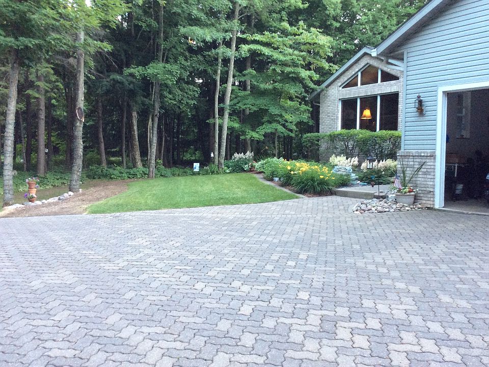 1st image of 9802 Woodland Dr