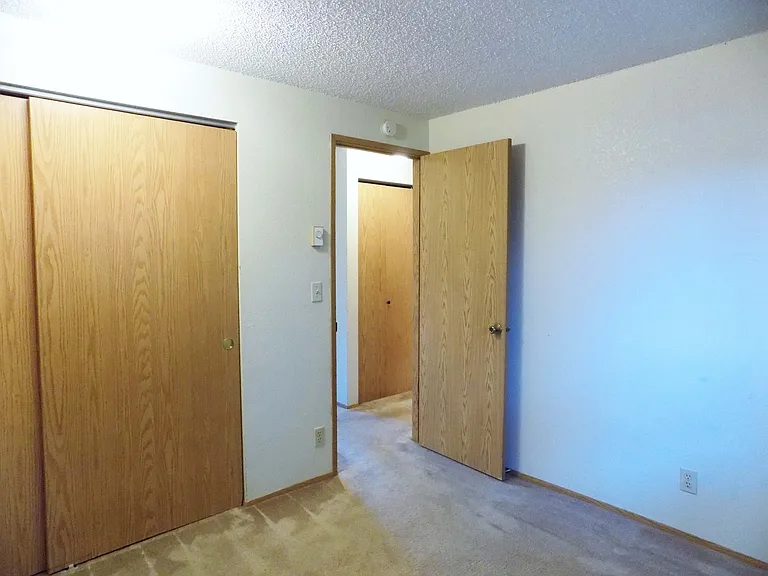 Woodside Condos "M" — Photo 15
