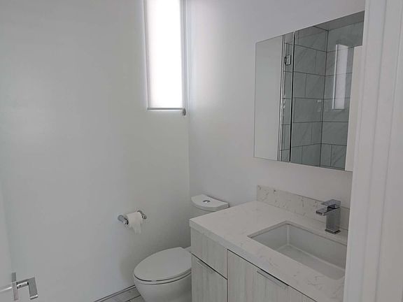 5th image of 319 S Serrano Ave #1/2