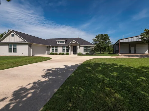 4119 Golden Eagle Dr, Bryan, TX 77808