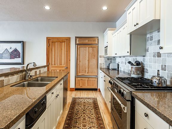 3rd image of 16 Gallivan Ct