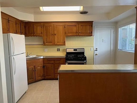 5th image of 747 S Plymouth Blvd APT 2
