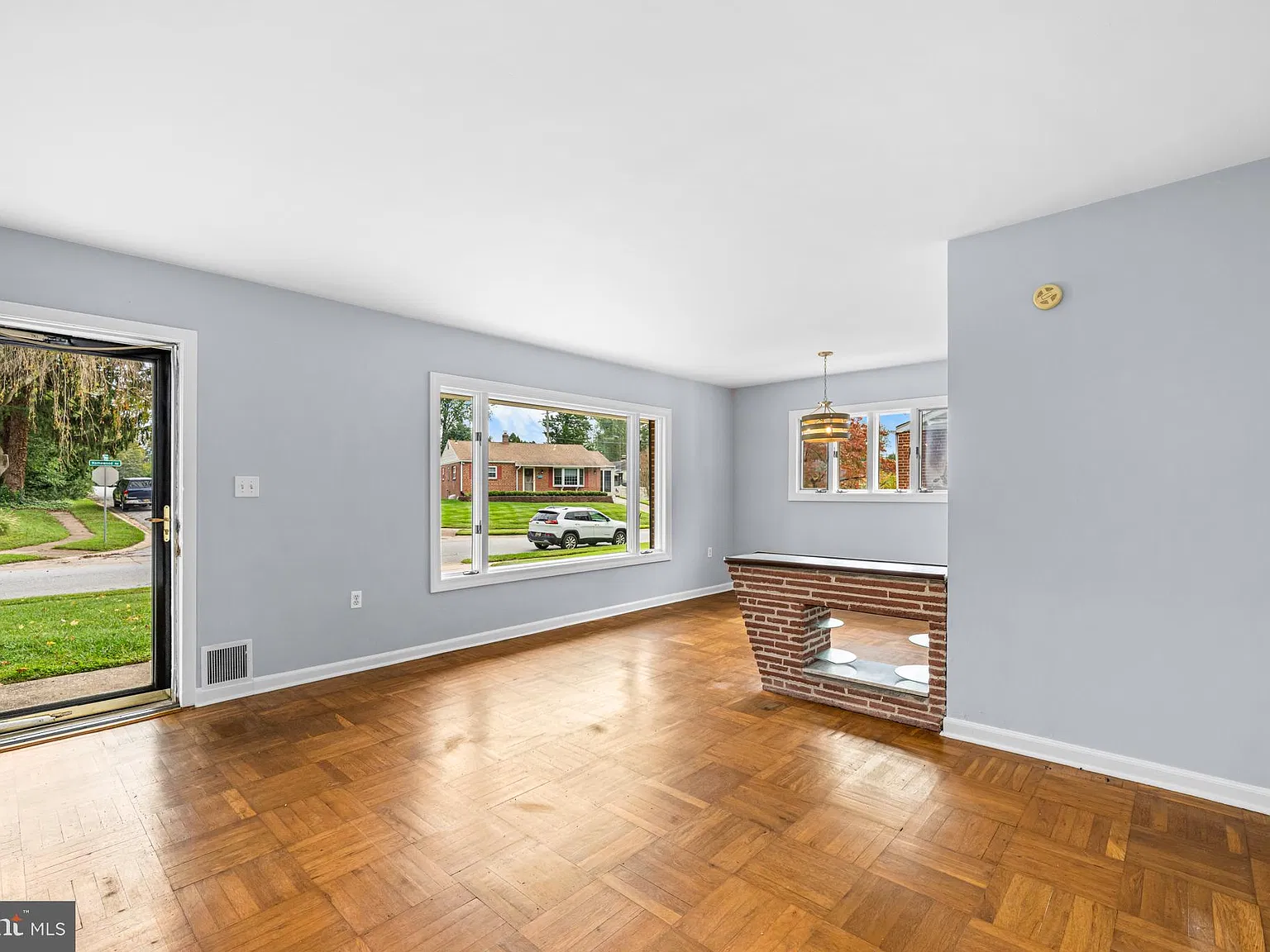 3 bed, 1.0 bath, 1075 sqft, $2,200 — Photo 4