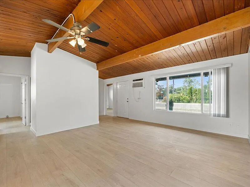 3 bed, 1.0 bath, 942 sqft, $1,950 — Photo 4