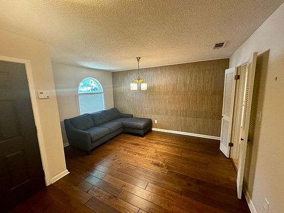 5th image of 1006 N Bend Dr