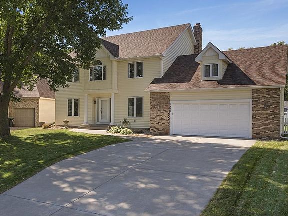 Culdesac lot with newer concrete drive