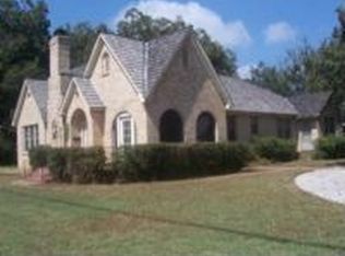 502 W Omega St, Henrietta, TX 76365