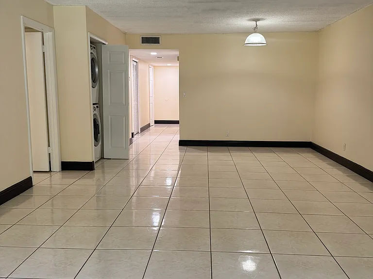 215 Lakeview Dr #105 — Photo 10