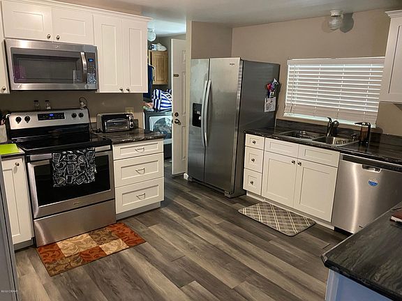 2nd image of 490 Leslie Dr