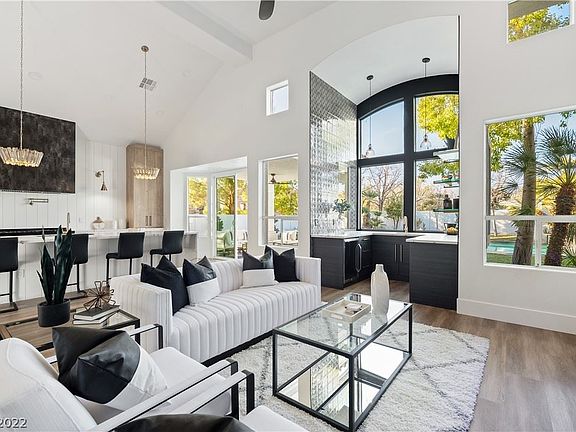 5th image of 8840 Montagna Dr