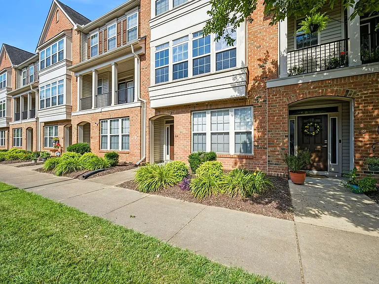 64 Transit Ln — Photo 3