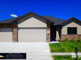 7217 Yankee Woods Dr, Lincoln, NE 68516