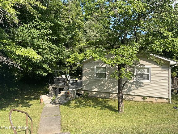 3rd image of 105 E Passmore Ln
