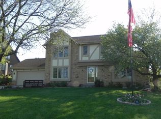 W265S8020 Somerset Ln, Mukwonago, WI 53149