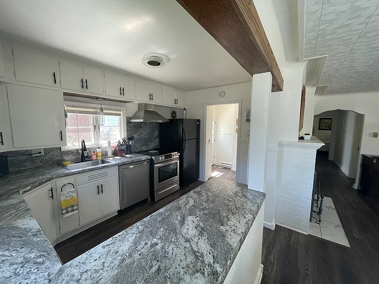 1010 S Maple St — Photo 11