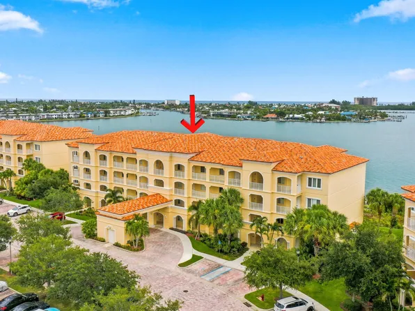 21 HARBOUR ISLE Drive W #302, Fort Pierce, FL 34949
