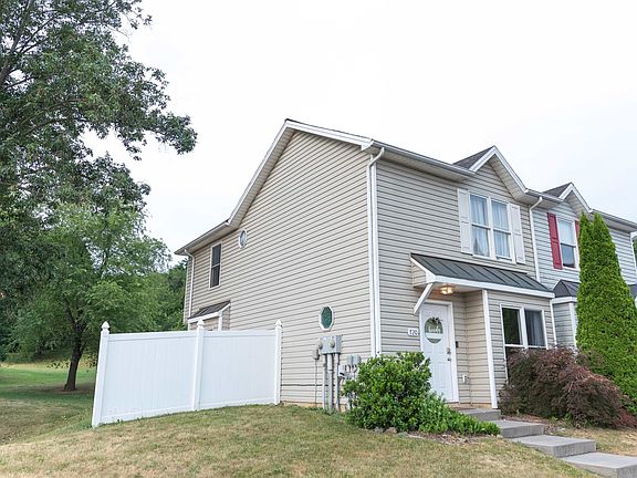 2nd image of 720 Camelot Ln