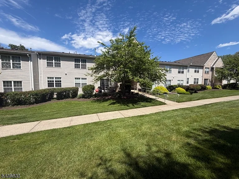 10 Parkside Ct — Photo 1
