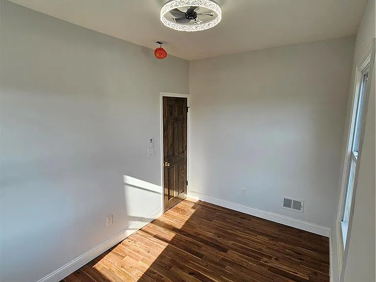 912 Spring Garden St — Photo 7