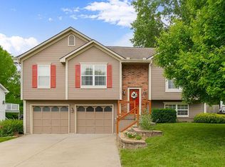 117 E Laredo Trl, Raymore, MO 64083