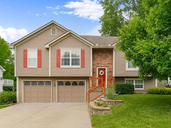 117 E Laredo Trl, Raymore, MO 64083