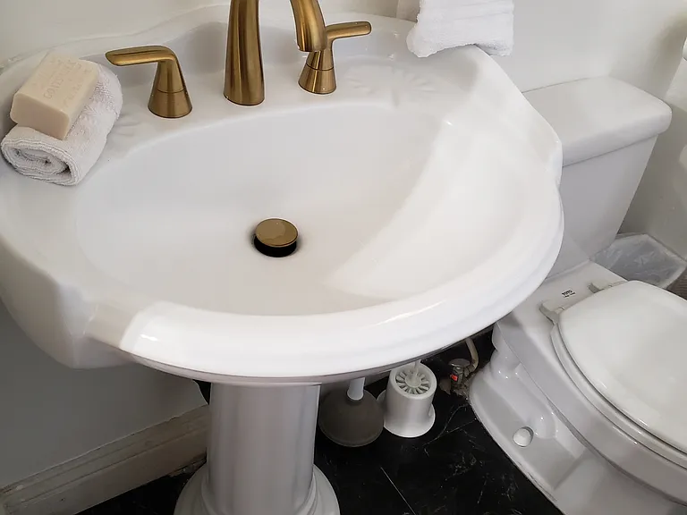 Serenity Room at $1400/mo
