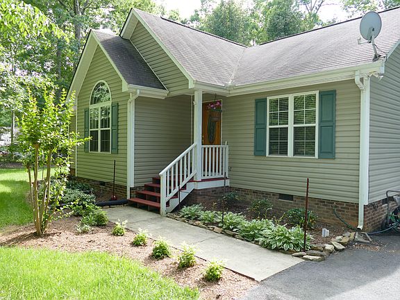 2nd image of 2908 Poplar Dr