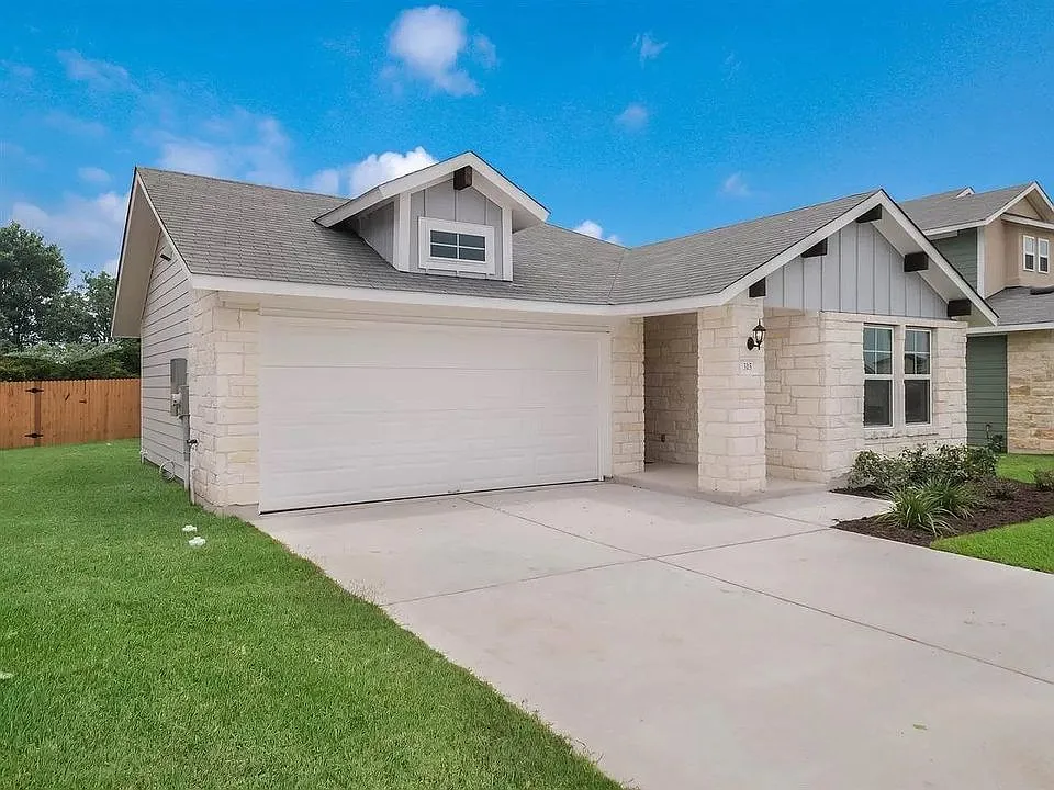 3 bed, 1306 sqft, $1,850 — Photo 2