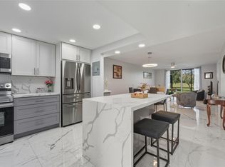 9611 N Hollybrook Lake Dr APT 101, Pembroke Pines, FL 33025