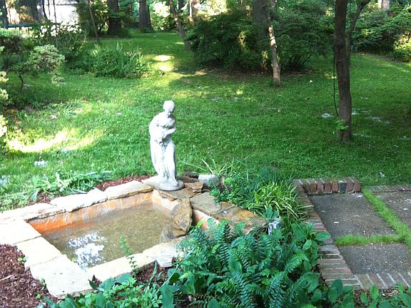 4th image of 1498 W Crestwood Dr