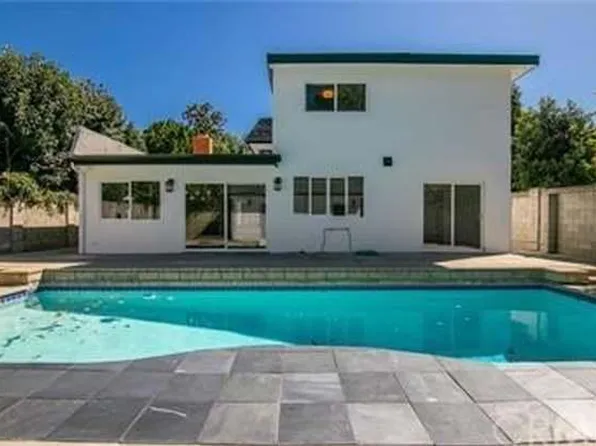 18043 Delano St, Encino, CA 91316