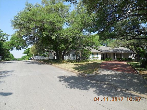 3rd image of 307 S Hillcrest Ave