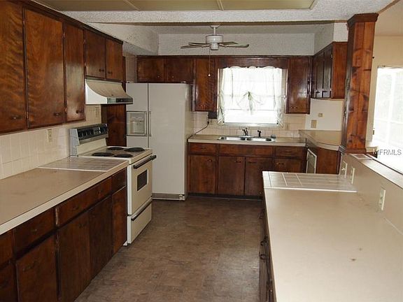 5th image of 705 Shore Acres Dr