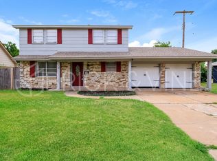924 SW 5th St, Moore, OK 73160