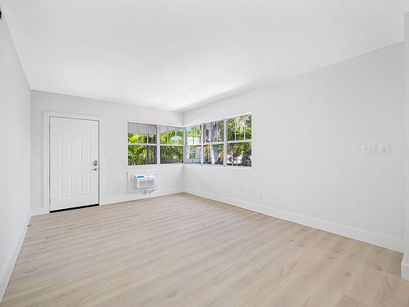 5th image of 326 8th Ave NE #187