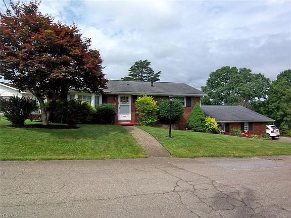 2nd image of 405 Meadow Ln