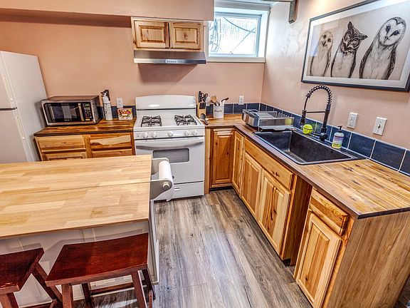 3rd image of 1320 W 12th Ave #B