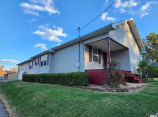 1302 S Webster St, Harrisburg, IL 62946