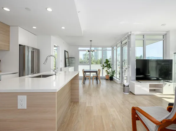 525 Foster Ave #407, Coquitlam, BC V3J 0H6