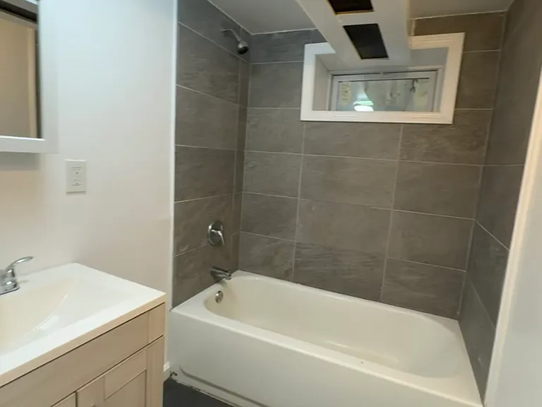 477 Clifton Ave #BASEMENT — Photo 13