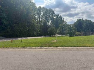 5120 Hidden Lake Dr, Evansville, IN 47712