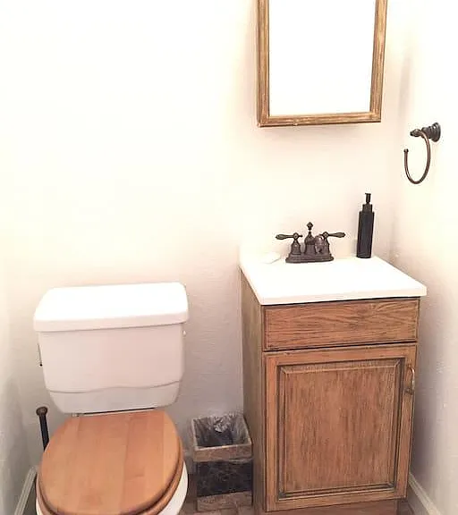 Powder Room 1st Floor